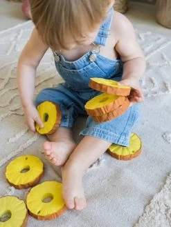 Ananas L'Ananas - OLI & CAROL Jaune - Oli Et Carol 9 Ananas L'Ananas - OLI & CAROL Jaune - Oli Et Carol -Périphériques Pour Enfants ananas lananas oli carol 3