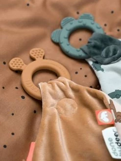 Doudou Plat Attache Sucette - DONE BY DEER Moutarde - Done By Deer -Périphériques Pour Enfants doudou plat attache sucette done by deer 2